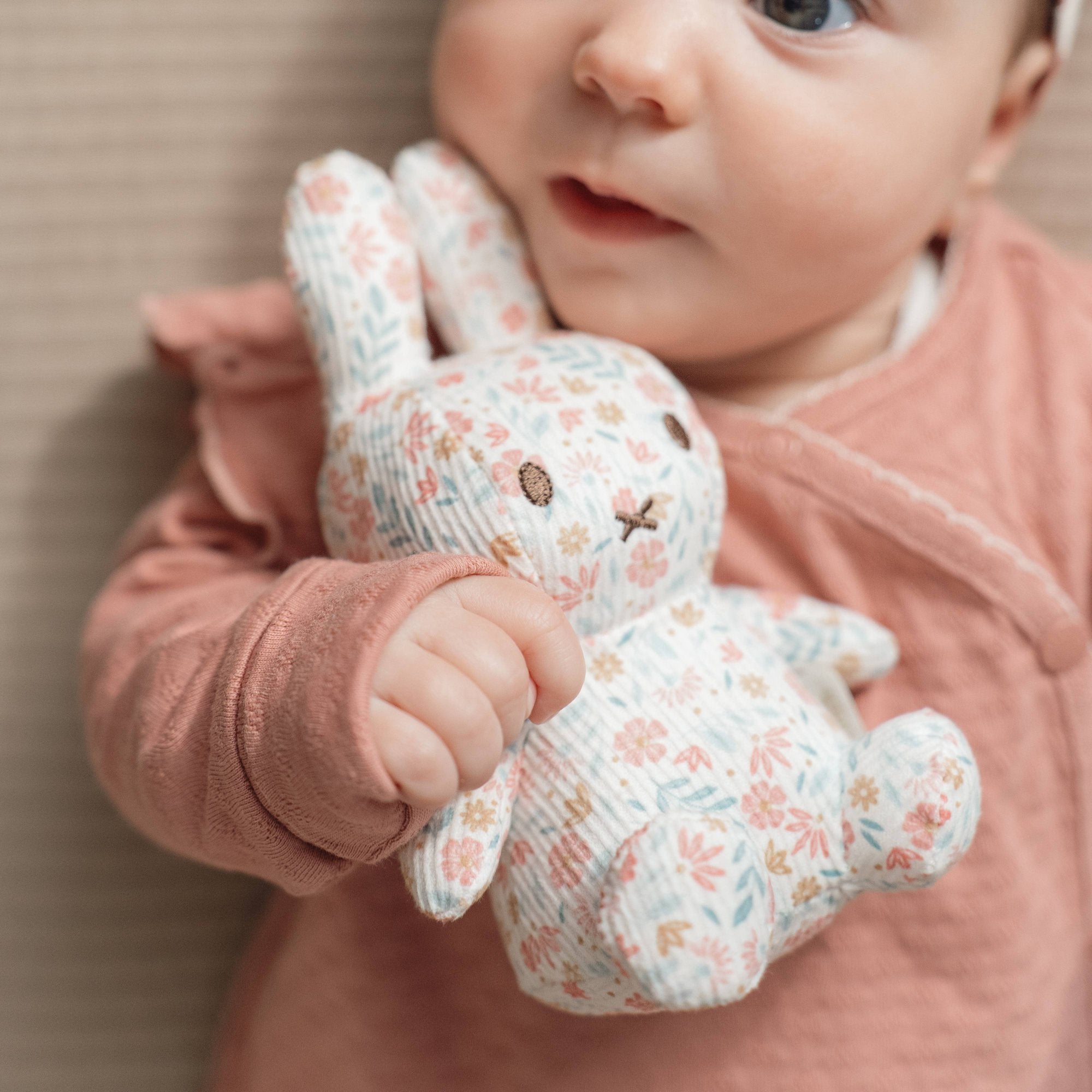 Miffy x Little Dutch Lucky Blossom Cuddle all over 15cm